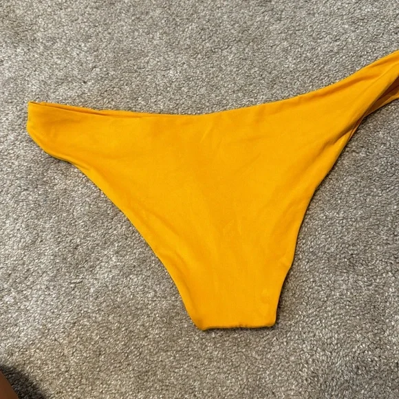 Midori Parker bikini - Picture 5 of 7